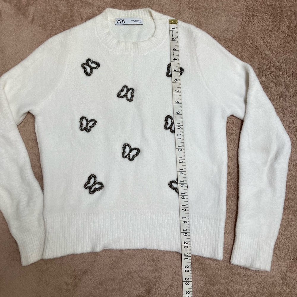Zara White Sweater with Black Accents - Picture 4 of 10